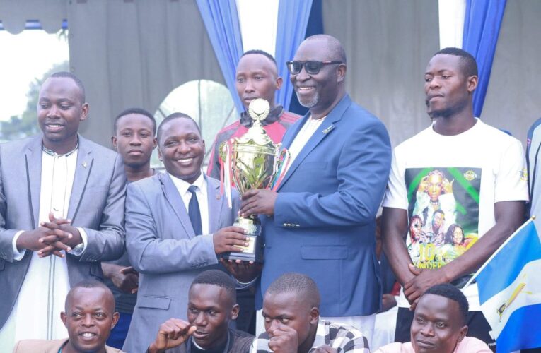 Abavubuka balabuddwa ku byobufuzi: Bakubiriziddwa okussa essira ku kwekulaakulanya